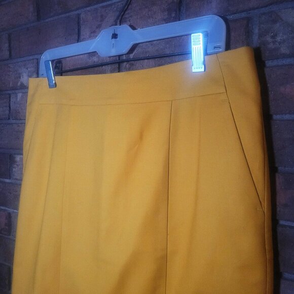 Ann Taylor Goldenrod Mini Pencil Skirt w/Pockets - Size 10 - Picture 5 of 10